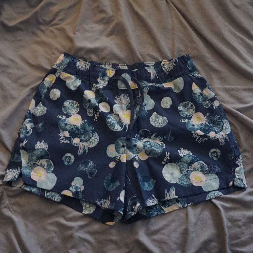 The North Face Shorts Women's Medium M